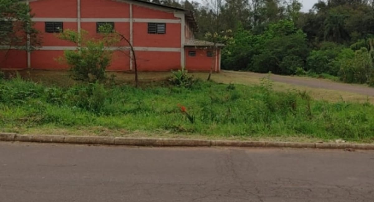 Terreno com 580,00 m² de área total, em Brochier